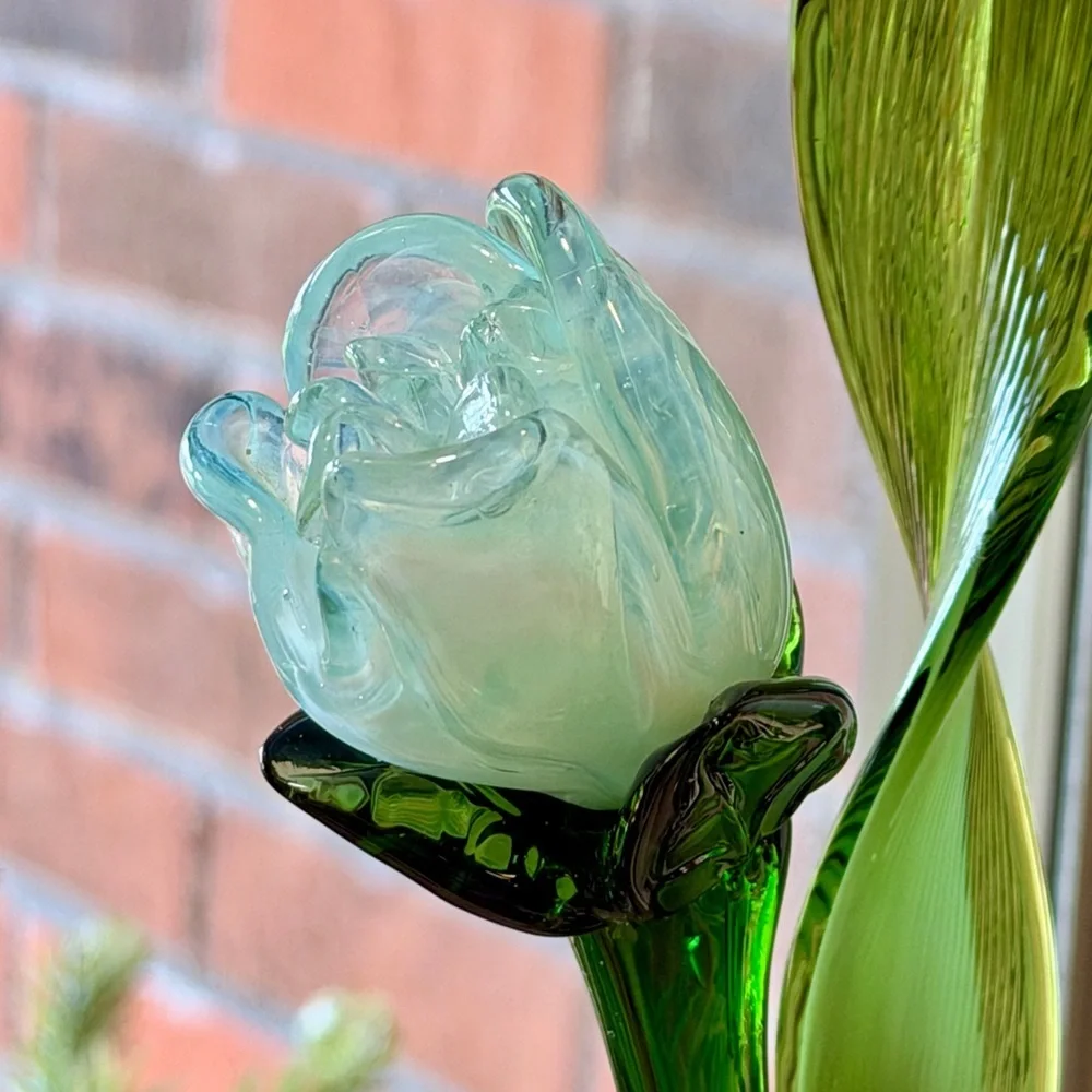 BEAUTIFUL, VINTAGE, HAND-BLOWN LAMPWORKED GLASS FLOWERS.